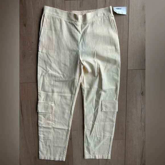 Monrow Buttercream Cropped Cotton Cargo Pants - Picture 3 of 10
